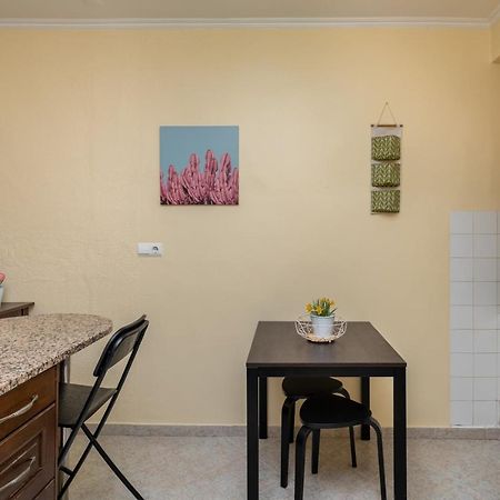 Cozy One Bedroom Apt In Historic Location - Carmo Lisbon Bagian luar foto
