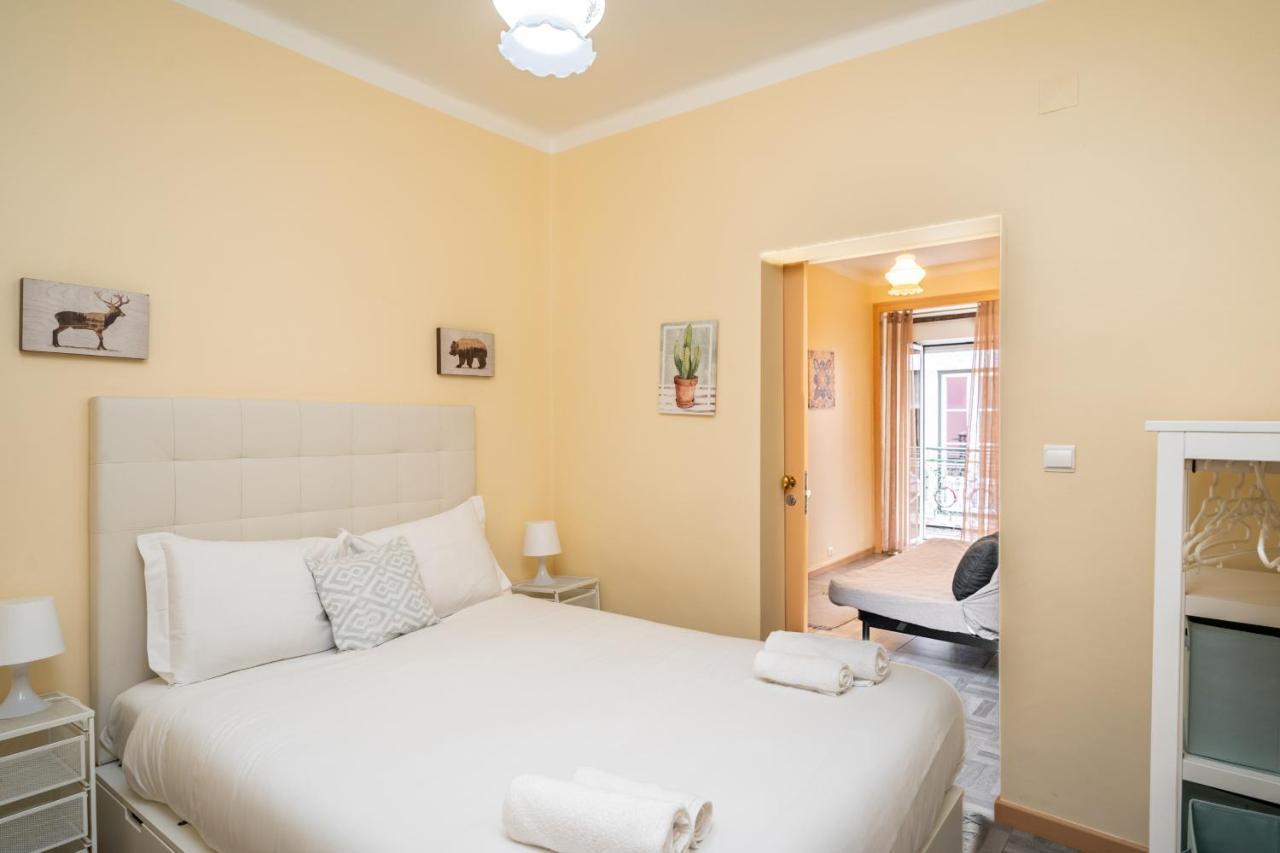 Cozy One Bedroom Apt In Historic Location - Carmo Lisbon Bagian luar foto
