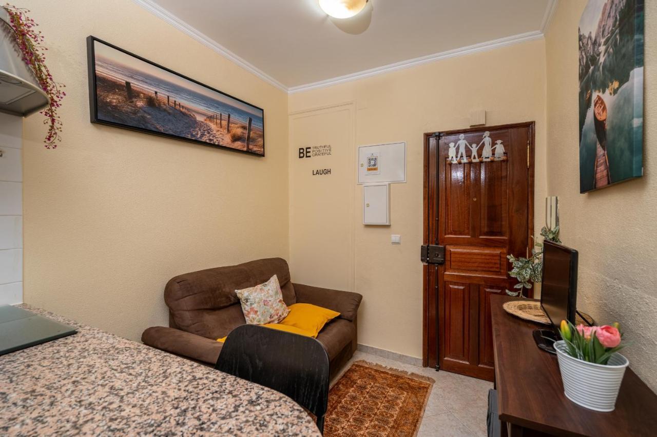 Cozy One Bedroom Apt In Historic Location - Carmo Lisbon Bagian luar foto