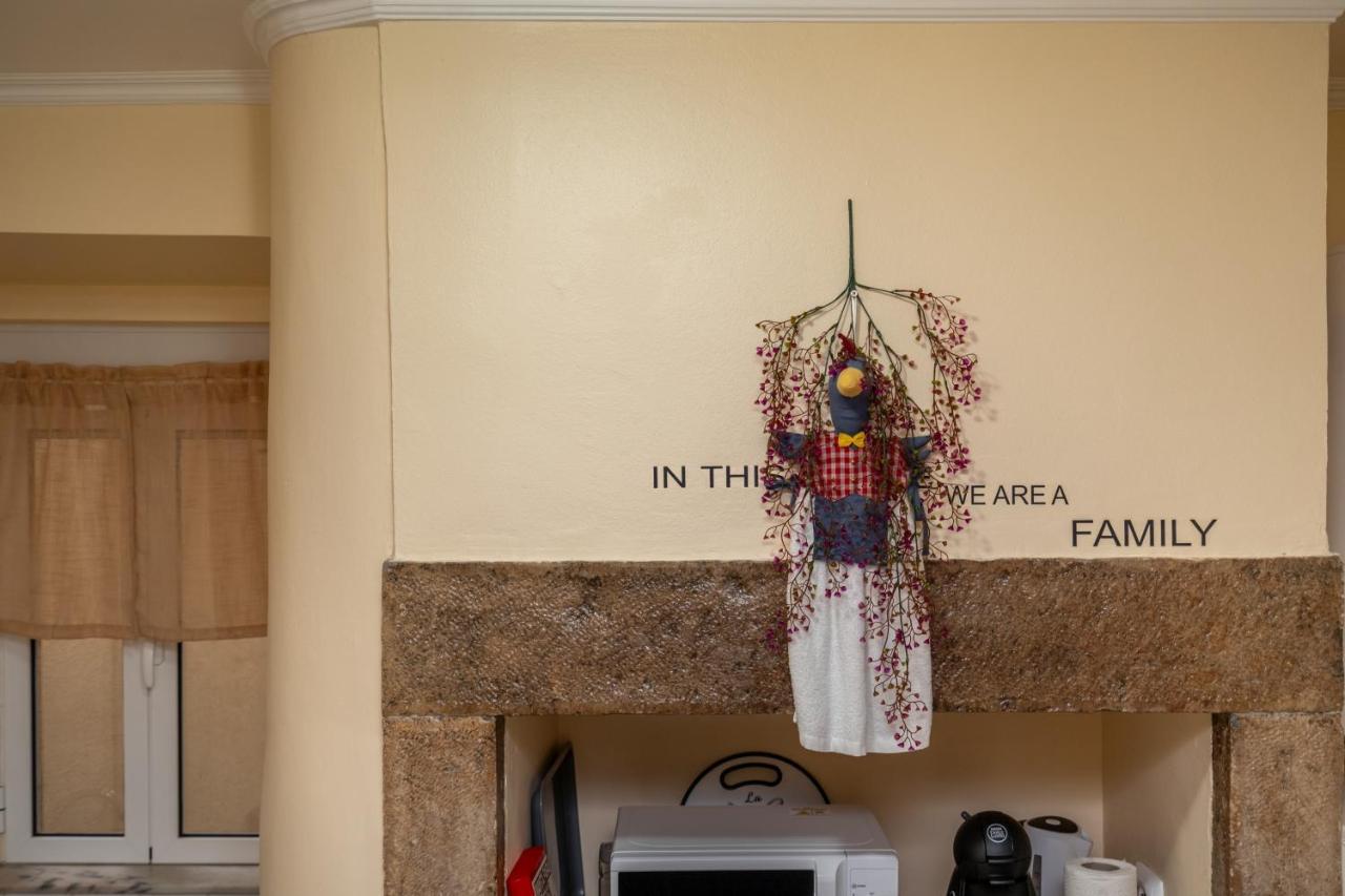 Cozy One Bedroom Apt In Historic Location - Carmo Lisbon Bagian luar foto