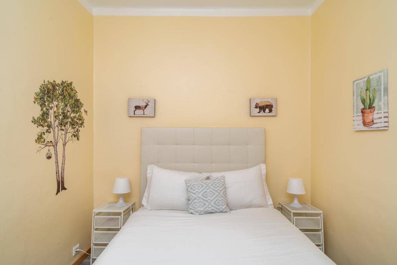 Cozy One Bedroom Apt In Historic Location - Carmo Lisbon Bagian luar foto
