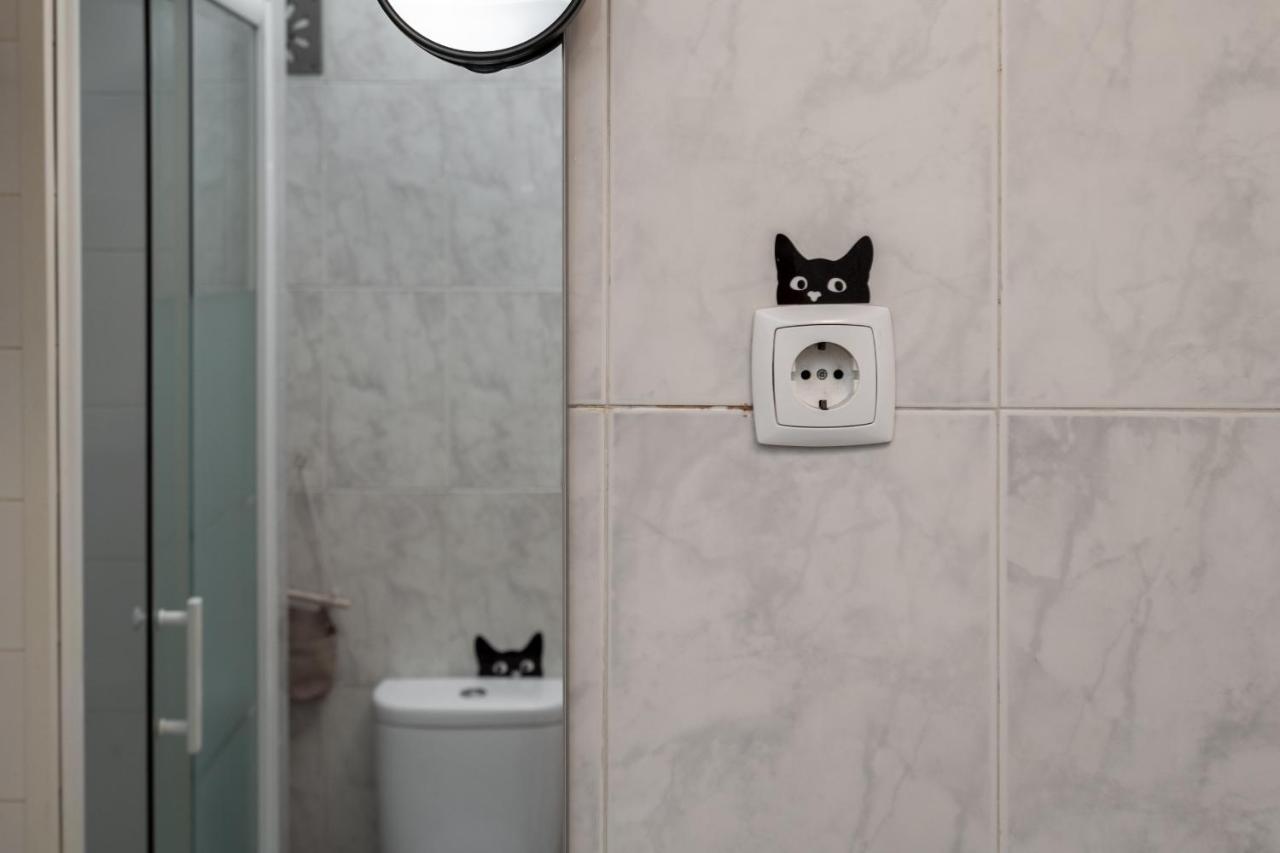 Cozy One Bedroom Apt In Historic Location - Carmo Lisbon Bagian luar foto