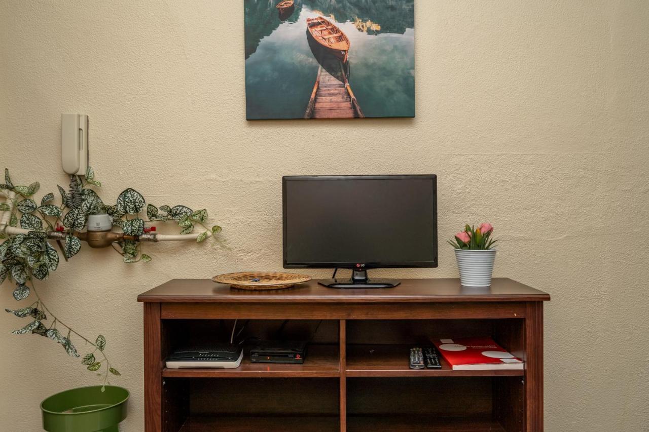 Cozy One Bedroom Apt In Historic Location - Carmo Lisbon Bagian luar foto