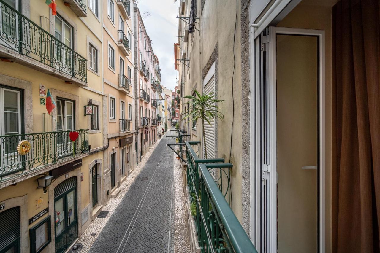 Cozy One Bedroom Apt In Historic Location - Carmo Lisbon Bagian luar foto