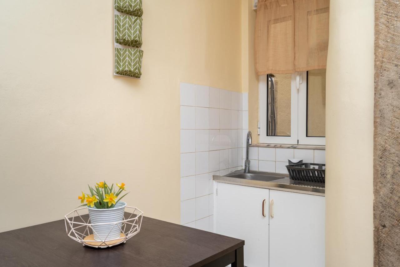 Cozy One Bedroom Apt In Historic Location - Carmo Lisbon Bagian luar foto