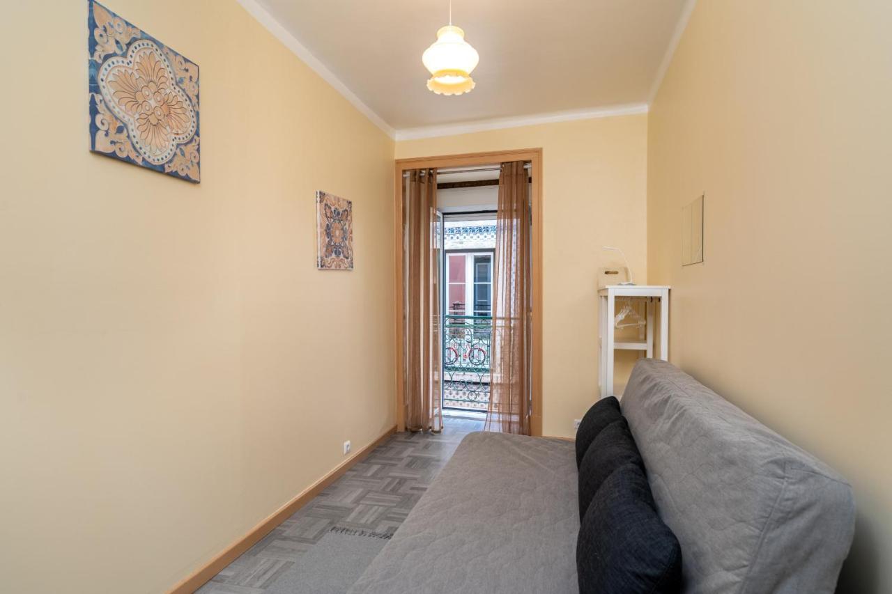 Cozy One Bedroom Apt In Historic Location - Carmo Lisbon Bagian luar foto