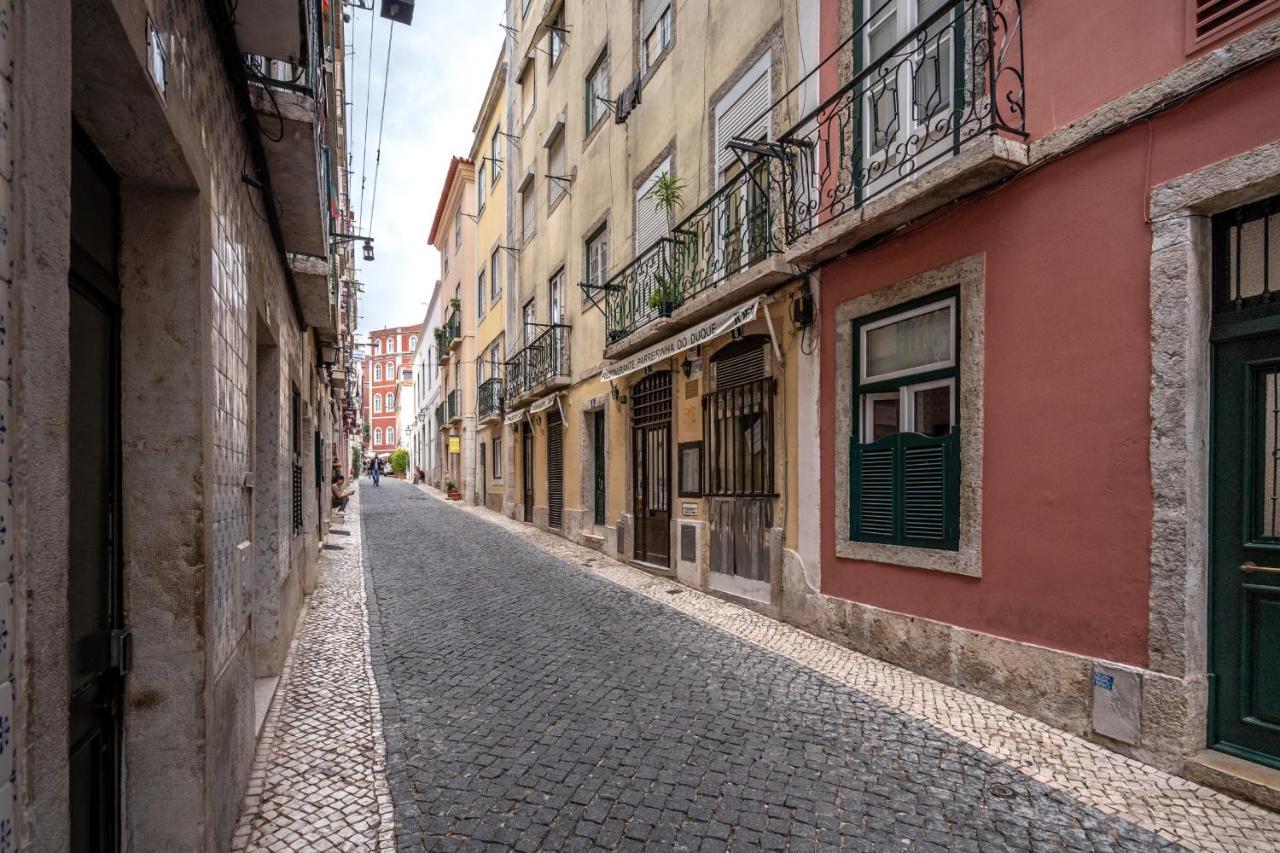 Cozy One Bedroom Apt In Historic Location - Carmo Lisbon Bagian luar foto